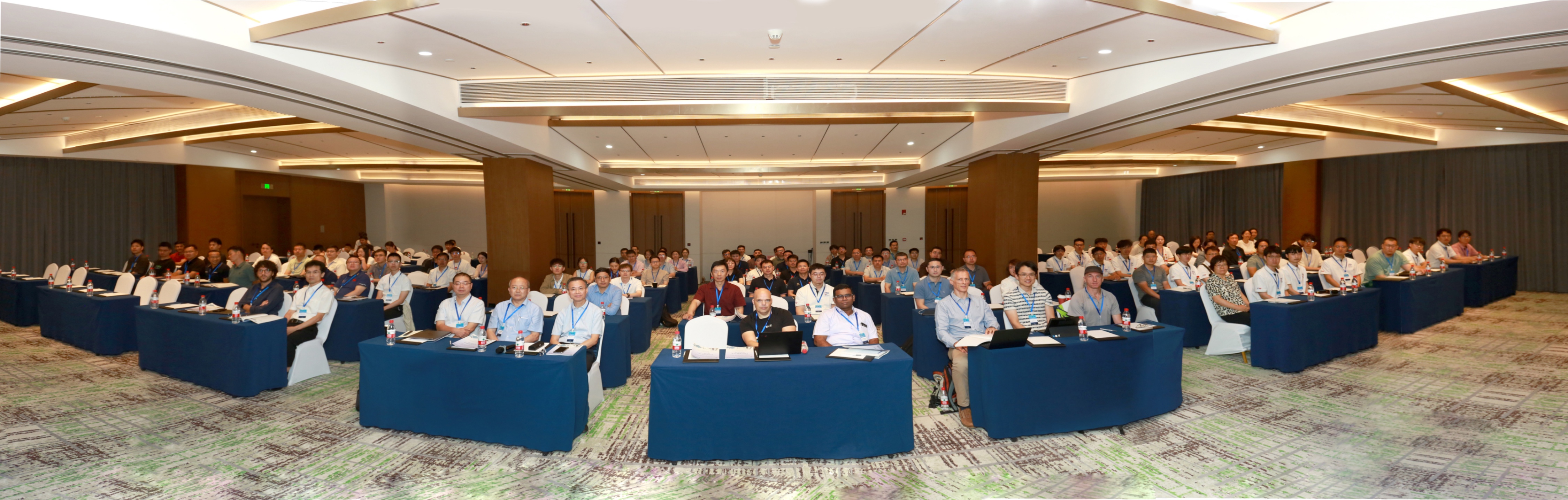 1757295532655525.jpg 大会合影.jpg